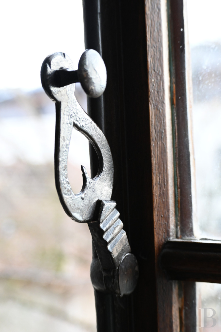 Dans l’Ain, à proximité de Genève, une maison du 17e siècle traversée par un souffle contemporain - photo  n°6